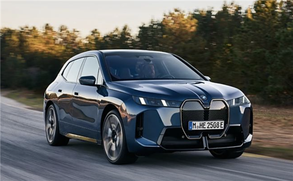 賭波:最高續航701KM!新款寶馬iX官圖發佈:有望春季上市